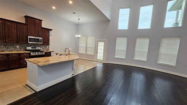 Building Photo - 3715 Aldridge Dr