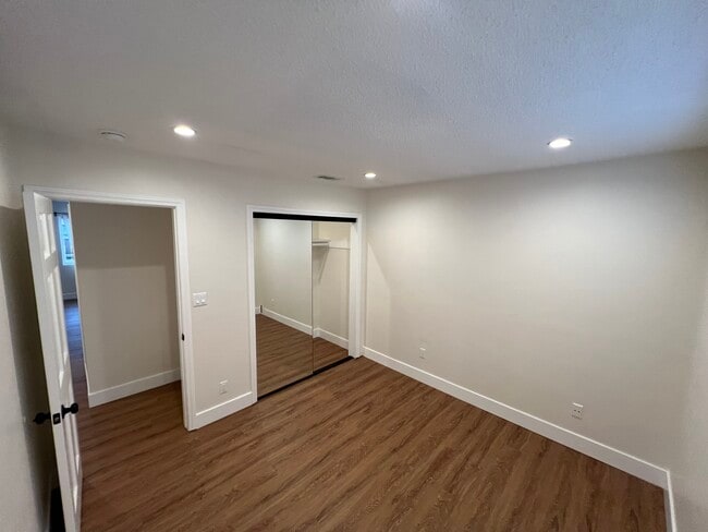 Building Photo - 4325 W 135th St