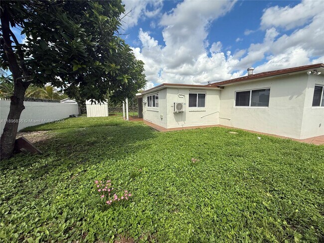 Building Photo - 5730 NW 112th Terrace