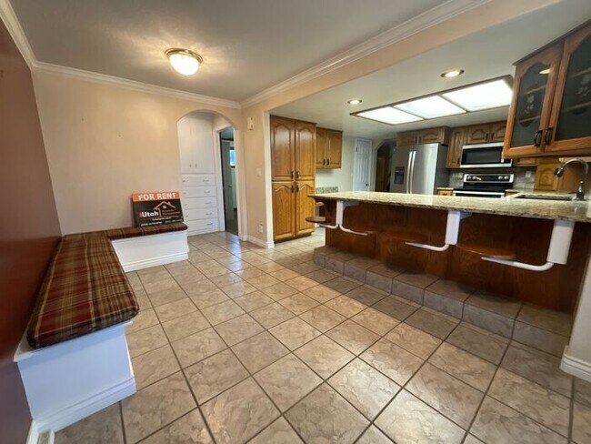 Building Photo - 3 bdrm 3 bath Home 2 car Garage 1.8 Acres Horse property. All Utilities included.