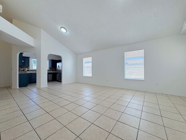 Building Photo - East El Paso 4bed/2bath All Tile Flooring!