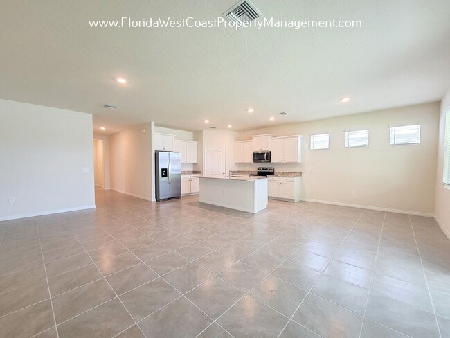 Building Photo - COOL COASTAL 4 BED/2 BATH HOME! PALISADES LAKEWOOD RANCH! COMMUNITY POOL/FITNESS ROOM!