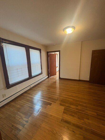 Building Photo - 5 Oakland St