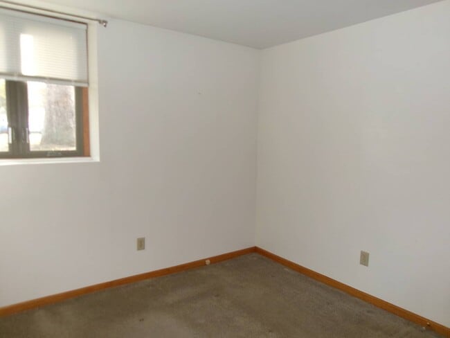 Building Photo - 222 S Ten Broeck St