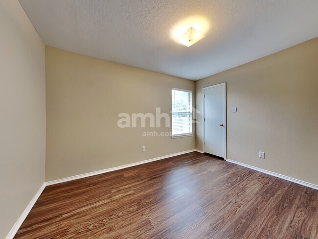 Building Photo - 3525 Beatriz Dr