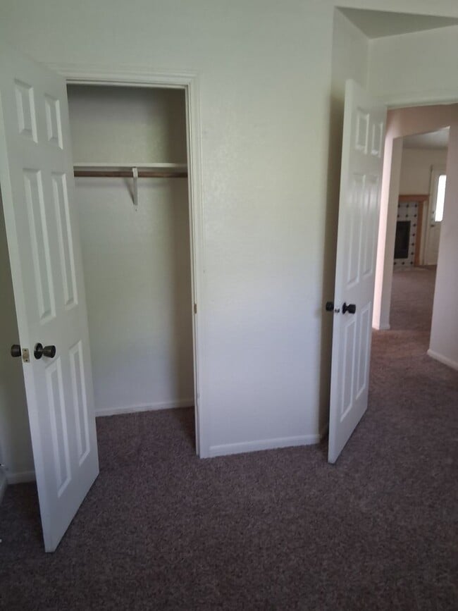 Building Photo - 3806 Lone Oak Dr