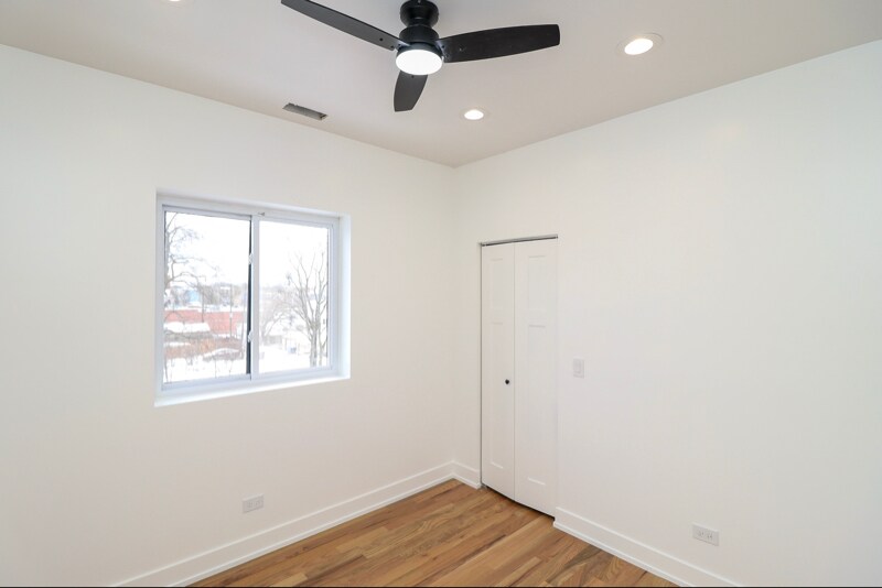 Building Photo - 1249 S Kedvale Ave