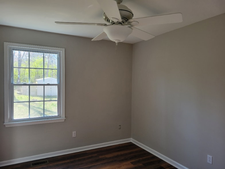 Building Photo - 3904 Robert E Lee Dr