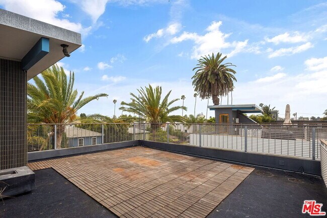 Building Photo - 621 San Juan Ave