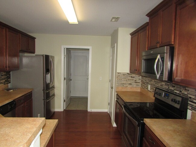 Building Photo - This property is located at The Villages at Mariner's Pointe - 3 Bedrooms  2 Baths  with 2 Car Ga...