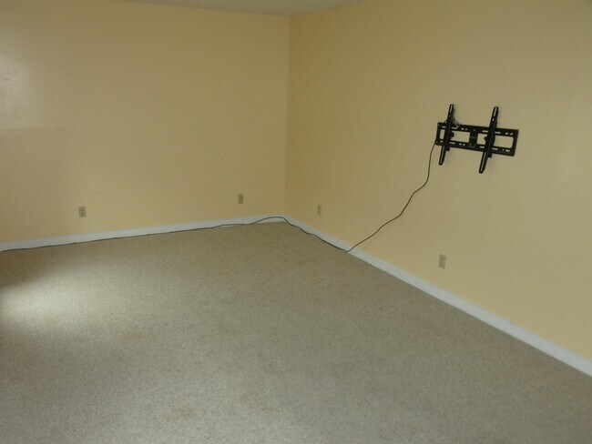 Building Photo - 10451 Edgehill Ln