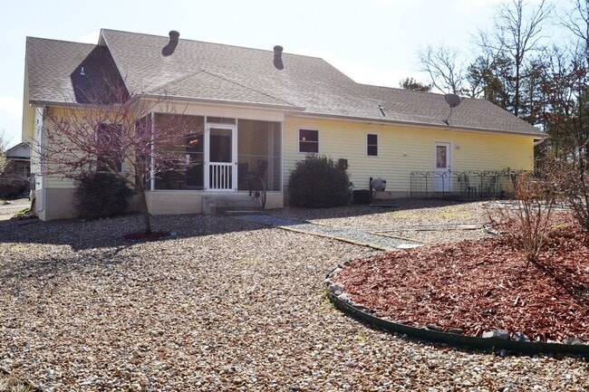 Building Photo - East Gate Area | Home | Unfurnished