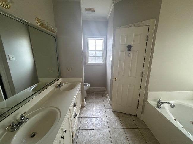 Building Photo - 205 N Rushmore Ln