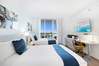 Building Photo - 2602 E Hallandale Beach Blvd