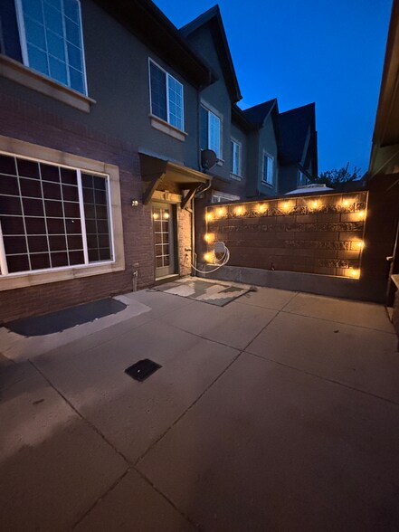 Building Photo - 9509 Cedarhurst Ln
