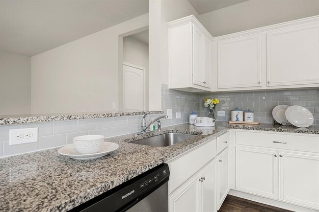 Building Photo - 13925 Heywood Dr