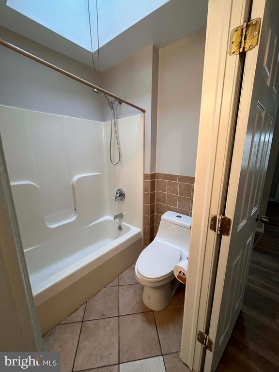 Building Photo - 405 E Spruce St