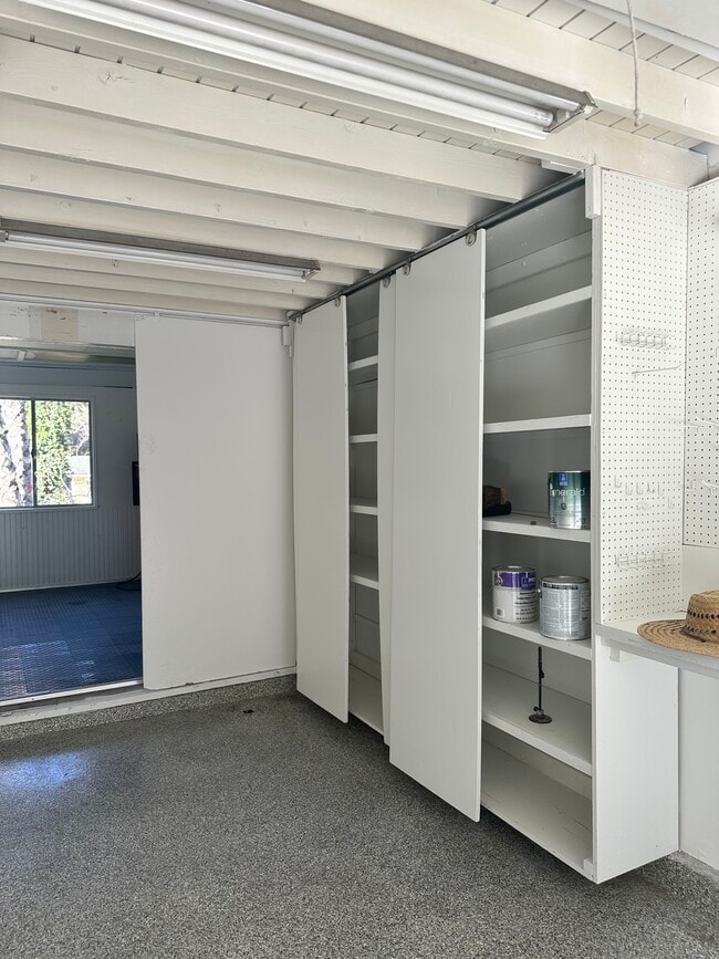 Building Photo - 4370 Calavo Dr