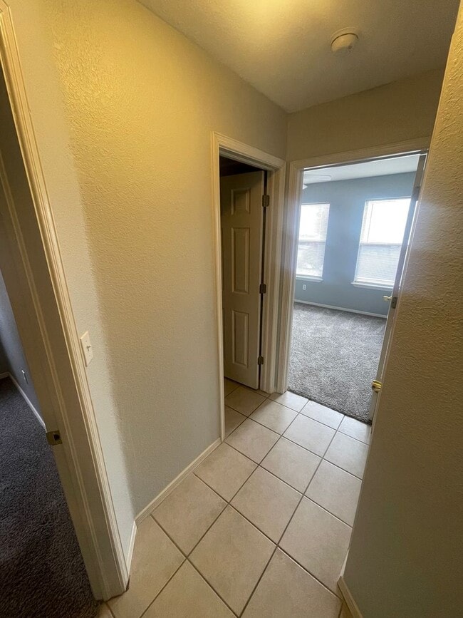 Building Photo - Charming 3 bedroom/2 bathroom Home located in Las Colinas