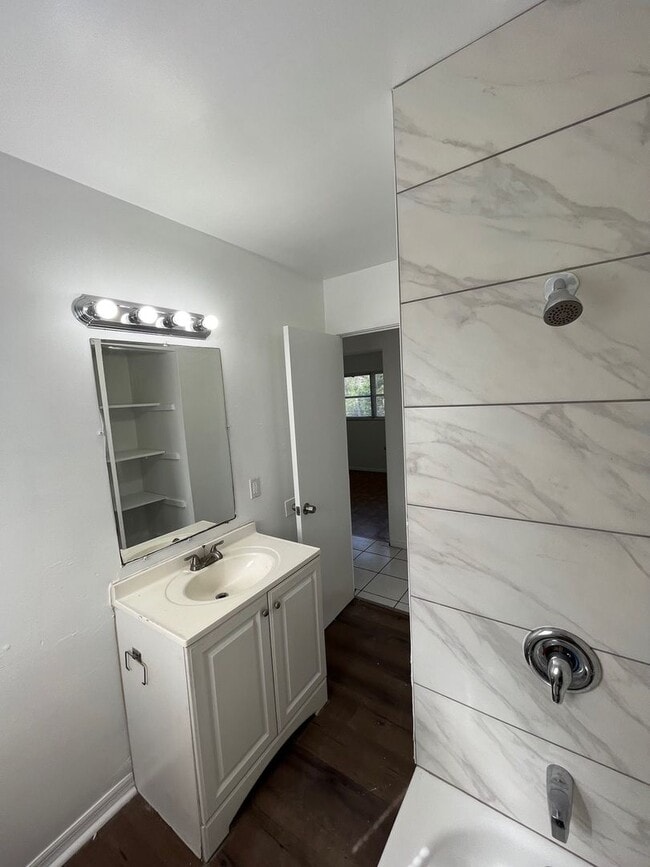 Building Photo - Two bed one bath home