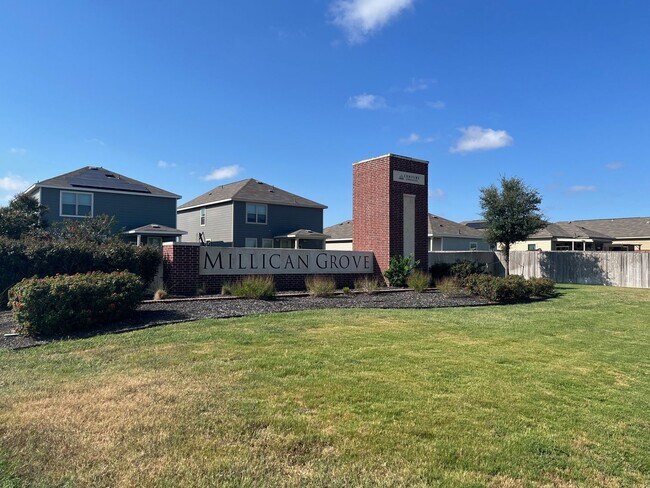 Building Photo - Spacious 4 Bedroom ~ Convenient to JBSA Randolph AFB or JBSA Lackland AFB! Fridge/Washer/Dryer In...