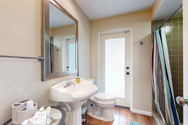 Building Photo - 2822 Tuckerstown Dr