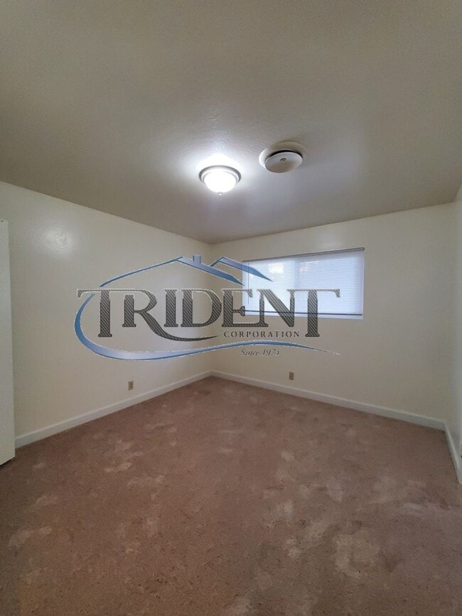 Building Photo - Cute 3 bedroom, 1 ½ bath house