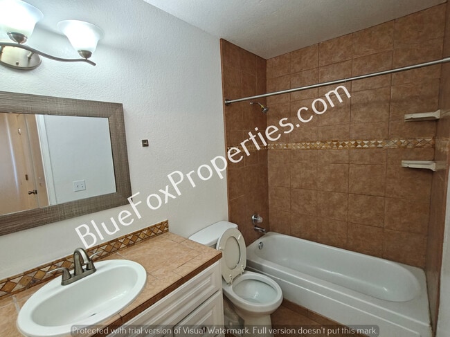 Building Photo - 3690 N Country Club Rd
