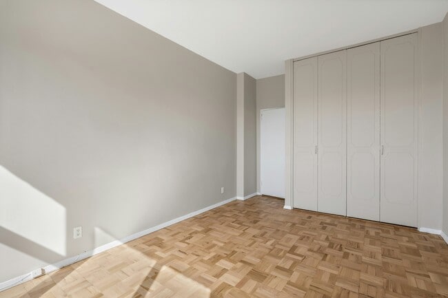 Building Photo - 2000 Linwood Ave