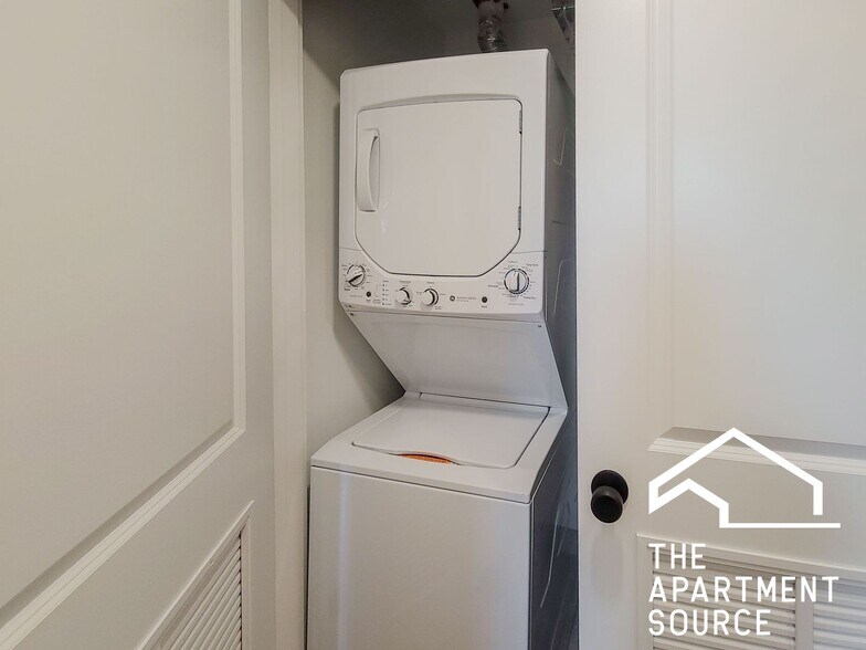 Building Photo - 2 N Bissell St