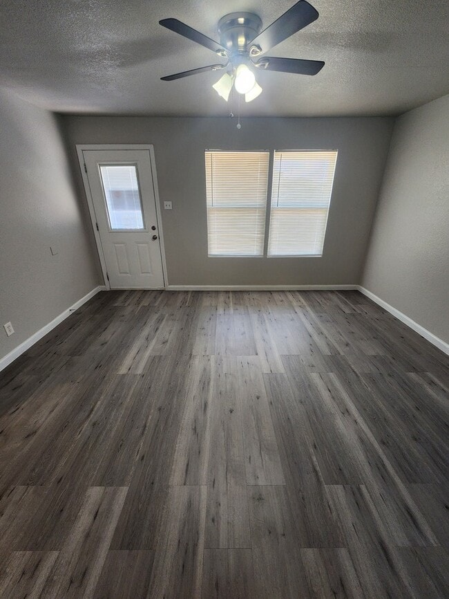 Building Photo - 205 Waverly Dr