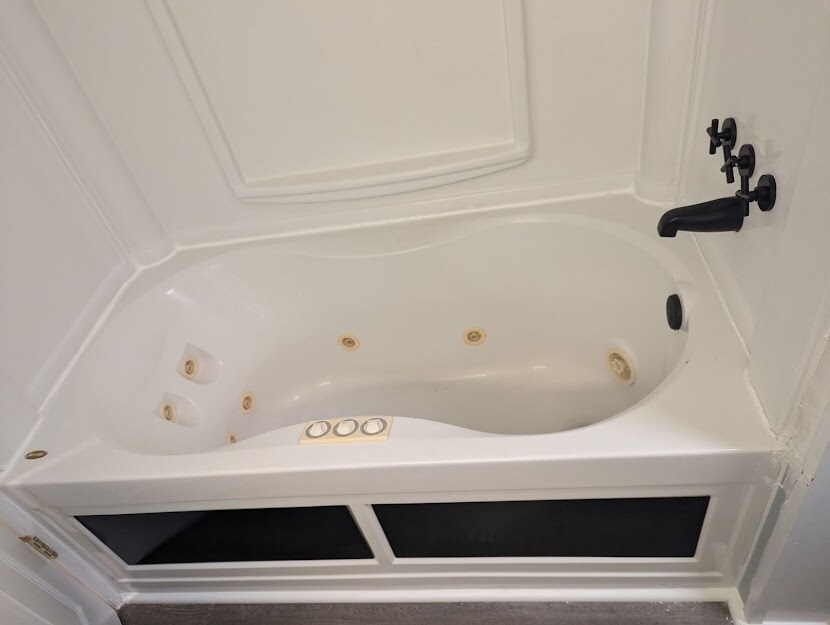 Upstairs Bathroom - 97 Lancelot Ln