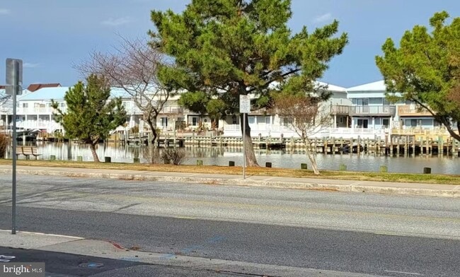 Building Photo - 105 Jamestown Rd