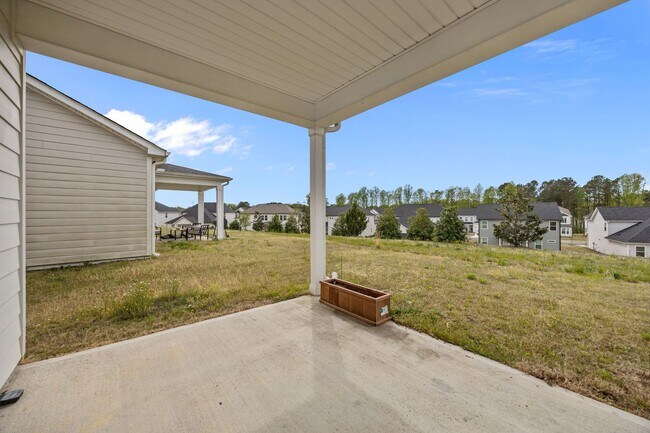 Building Photo - 629 Longstanton Ave