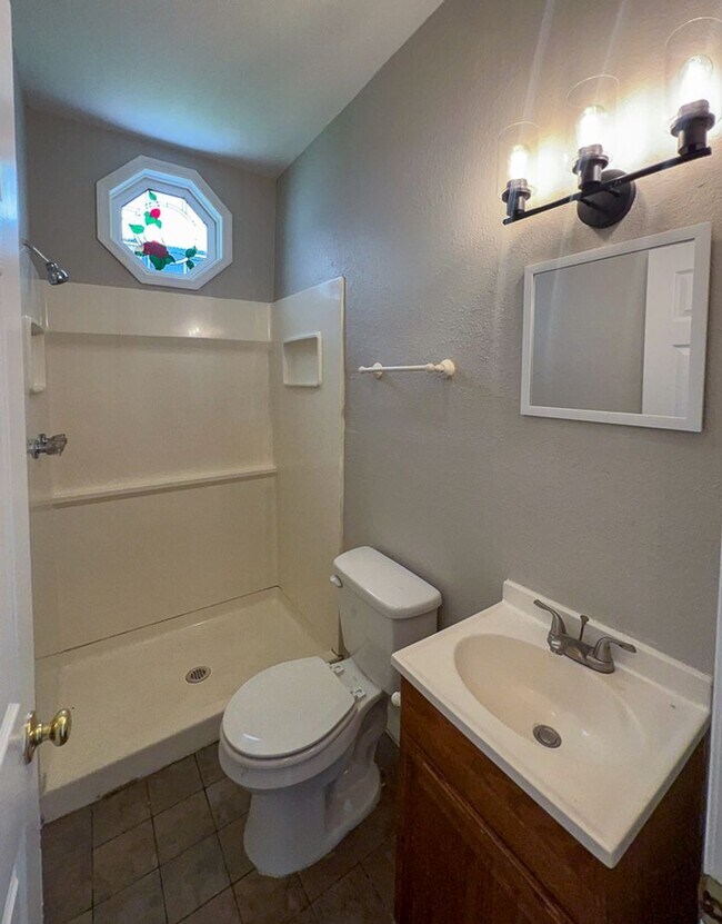 Building Photo - Pet Friendly 2BR/2BA + Flex Space on Doubl...