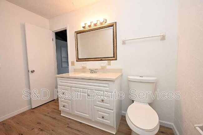 Building Photo - 2249 9th St SE