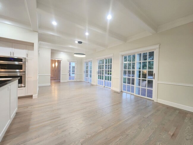 Building Photo - Extraordinary Atherton Estate with Cottage...
