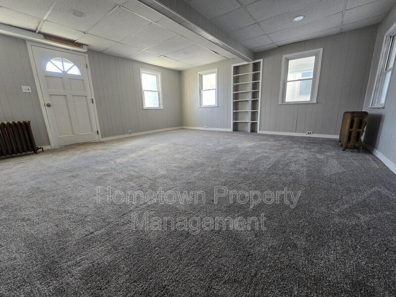 Building Photo - 42 N High St