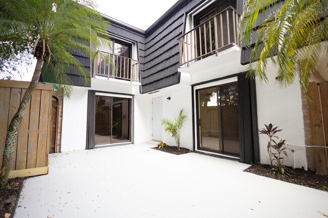 Building Photo - 317 Woodland Rd