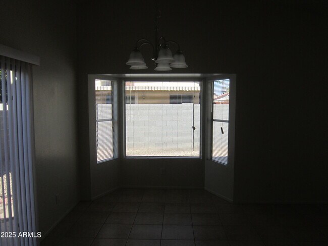 Building Photo - 8820 W Greenbrian Dr