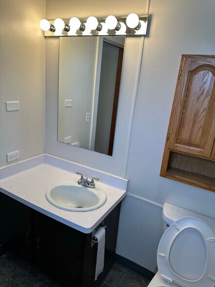 Building Photo - 616 Dekalb St