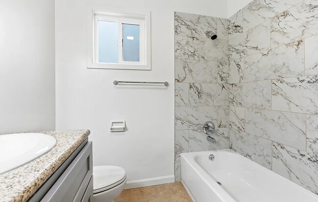 Building Photo - 179 W Hazelwood Dr