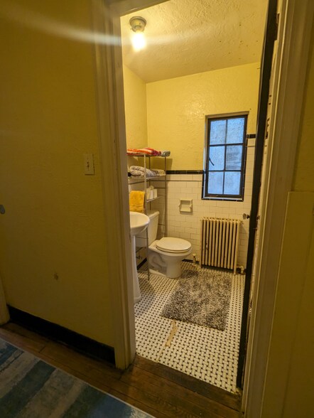 Building Photo - 703 Transverse Ave