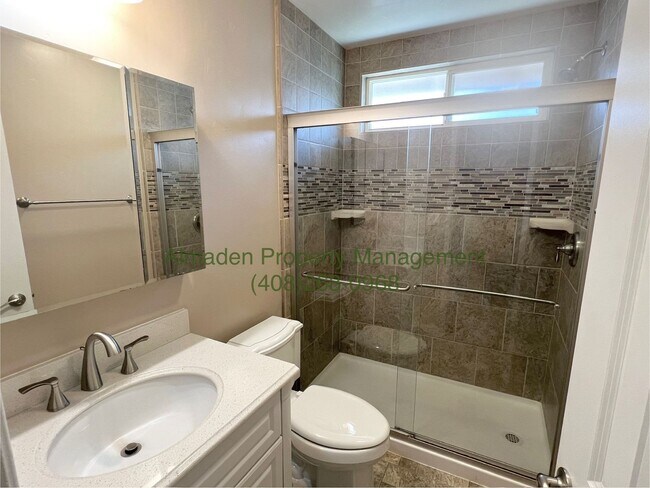 Building Photo - Must See Beautifully Renovated 3BR/2BA Sin...