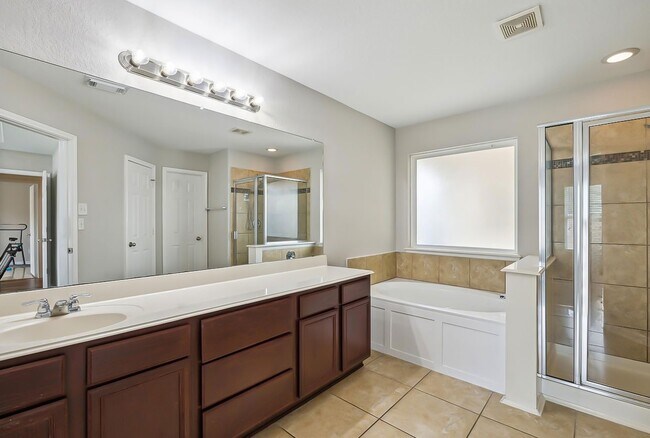 Building Photo - 2615 Magnolia Fair Way