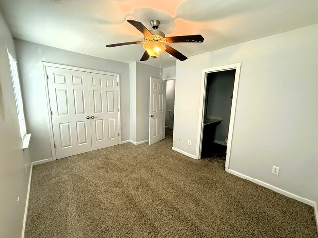 Building Photo - 8008 Banister Loop