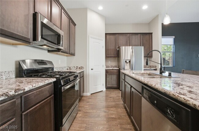 Building Photo - 692 Nathanial Ct