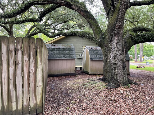 Building Photo - 102 Beauregard St
