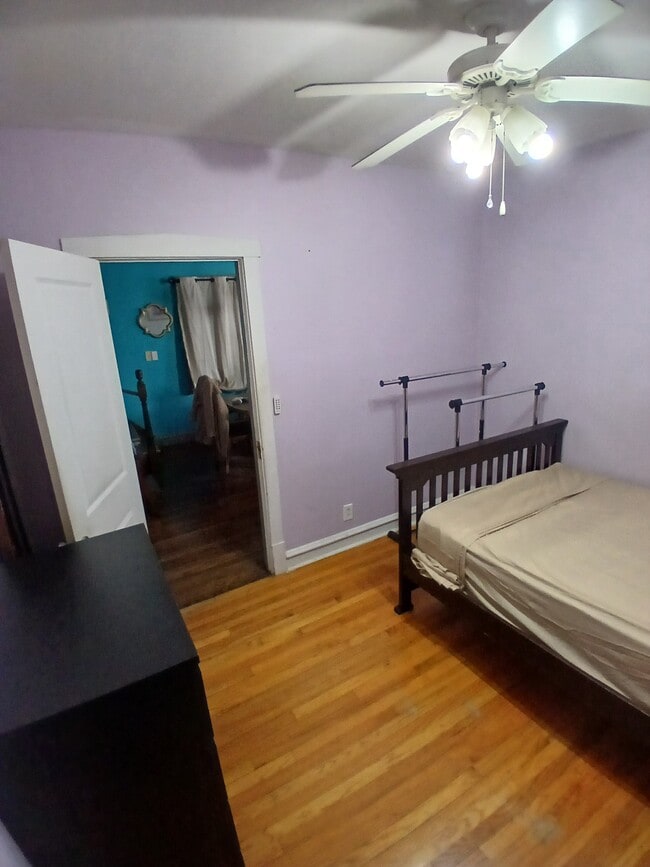 Building Photo - 4842 N Melvina Ave