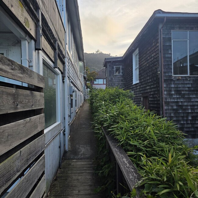 Building Photo - Live on the Water in Sausalito — 2BD with Direct Beach Access